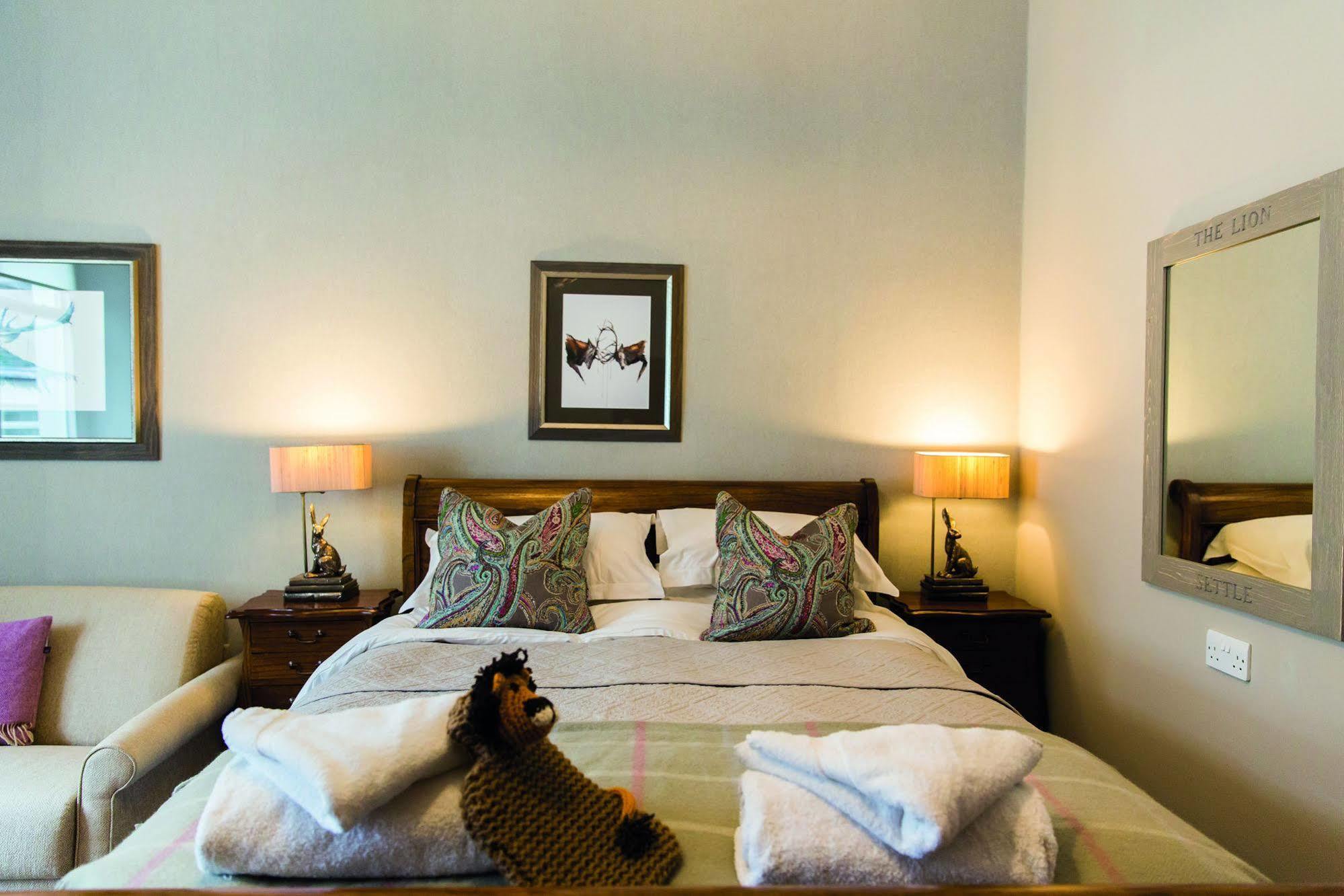 The Golden Lion At Settle Hotel Ngoại thất bức ảnh